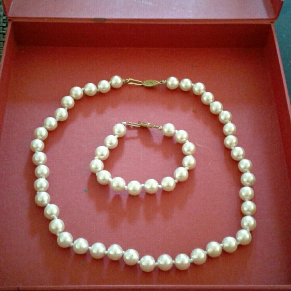 Authentic MALLORCA SPAIN Set of  pearls necklace and bracelet
